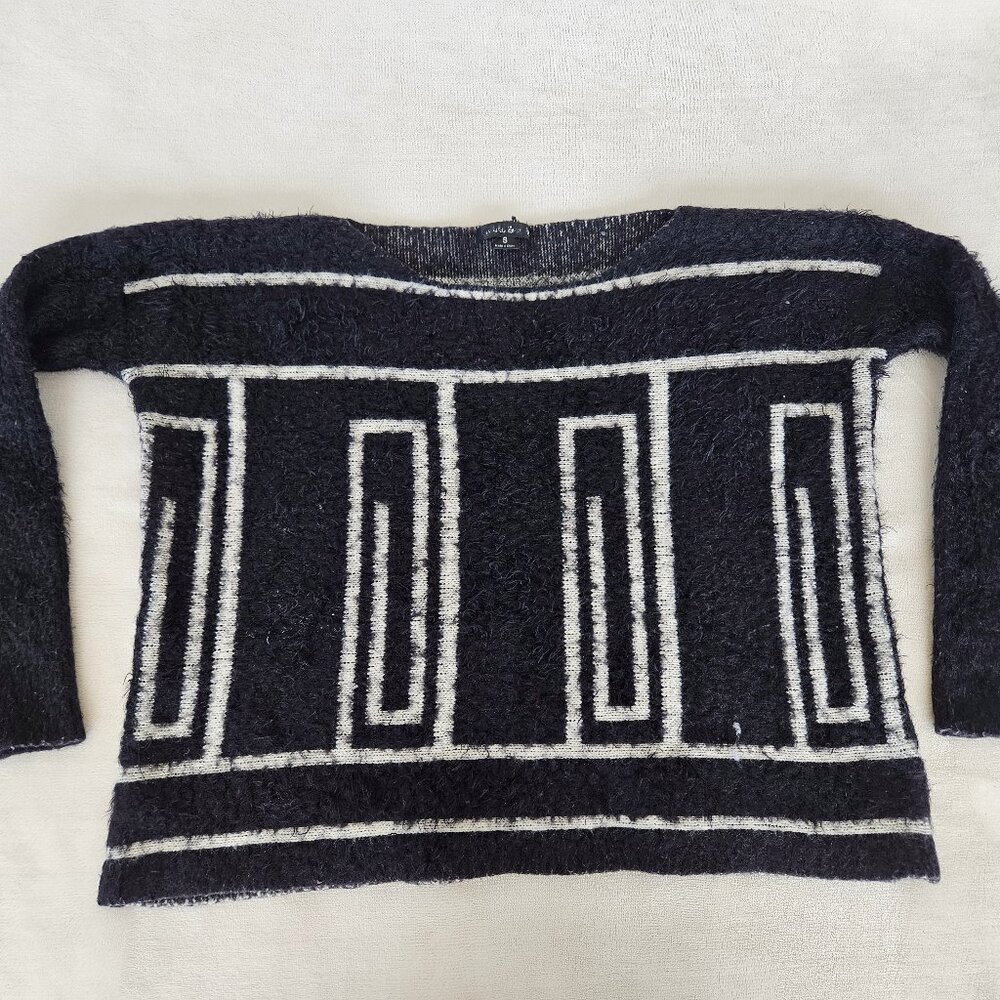 SMALL *Sweater Black & White EUC Thick Material